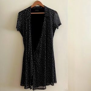 Collared wrap dress with flower print.